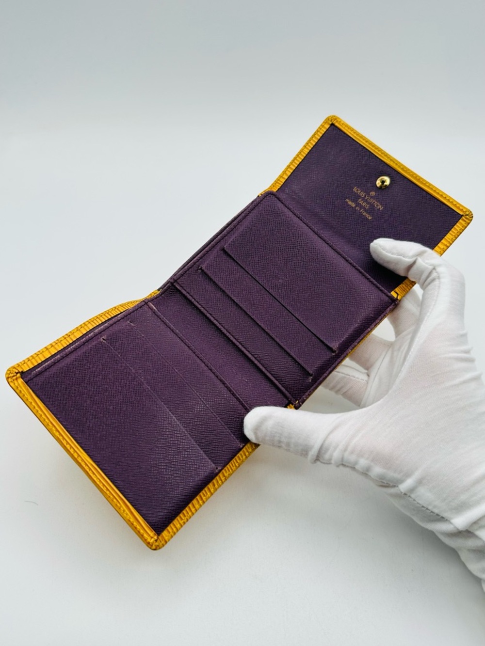 Louis Vuitton Epi Wallet - Picture 6 of 10